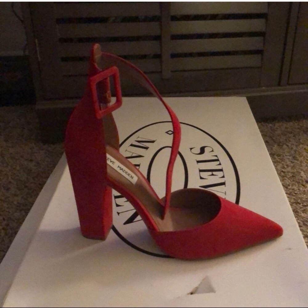 Steve Madden Suede Heel 👠